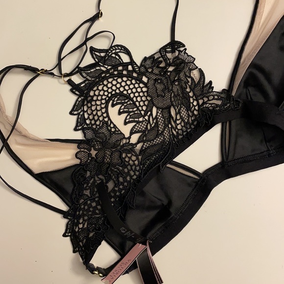 SOLD NWT Victoria’s Secret Dragon Lace Plunge Bralette - Picture 4 of 8